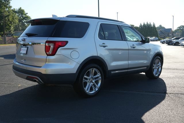 Used 2017 Ford Explorer XLT w/ Equipment Group 202A FWD image 8