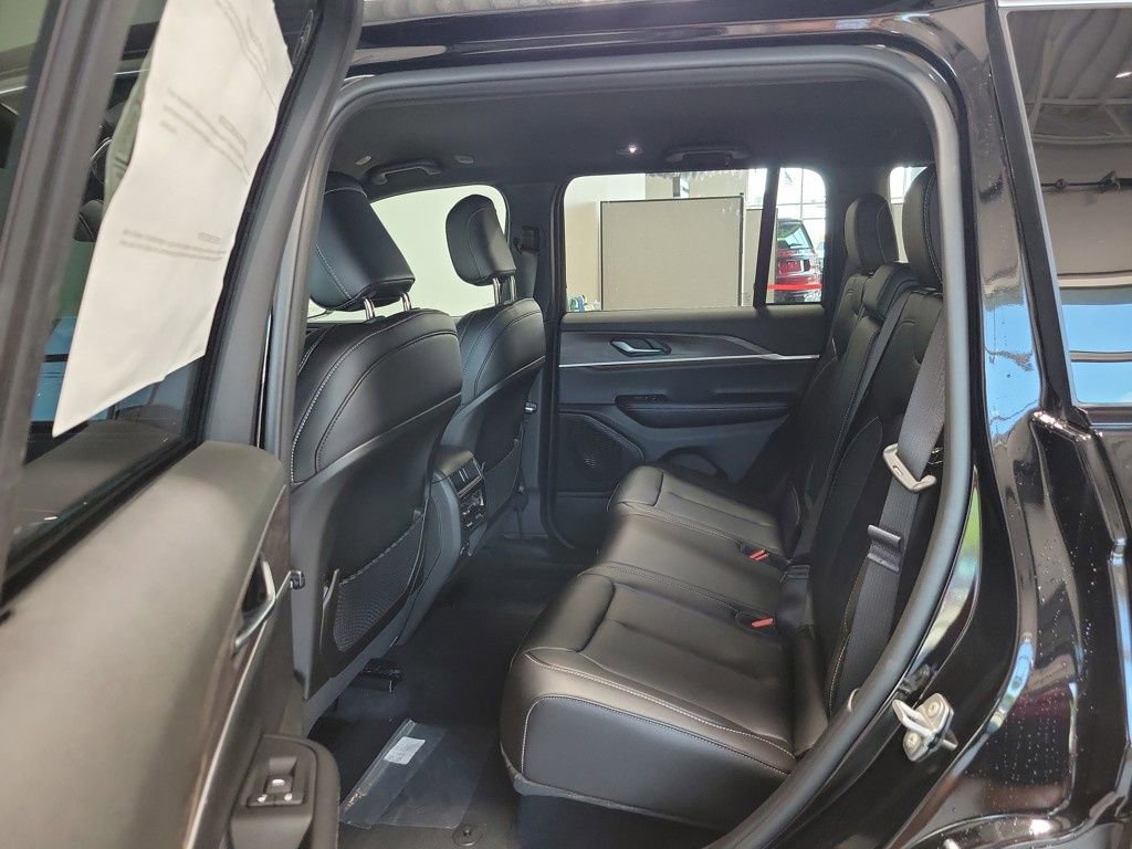 New 2025 Jeep Grand Cherokee Limited image 8