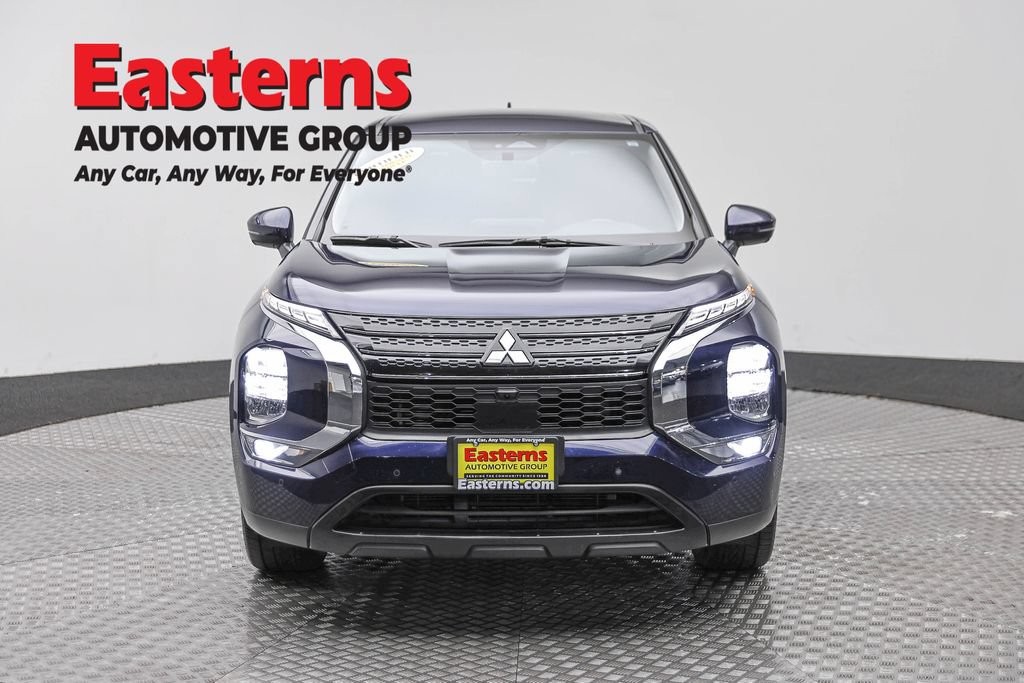 Used 2024 Mitsubishi Outlander SE FWD image 2