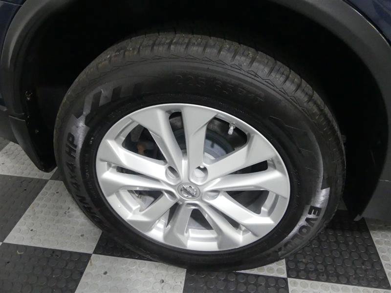 Used 2016 Nissan Rogue SV w/ SV Premium Package image 16