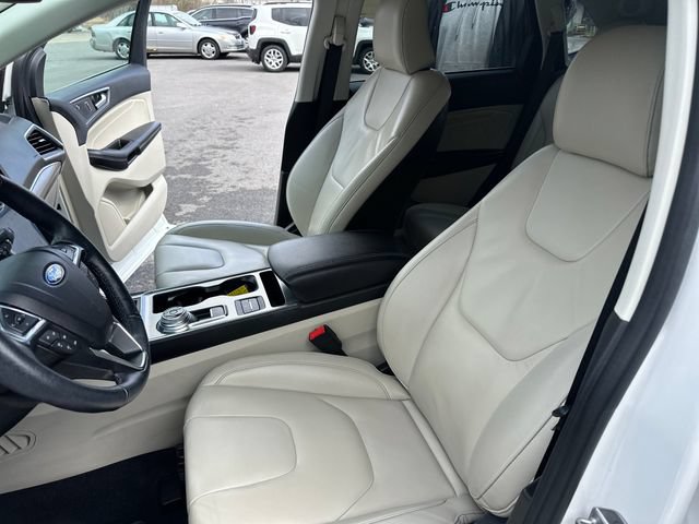 Certified 2022 Ford Edge Titanium AWD/4WD image 32