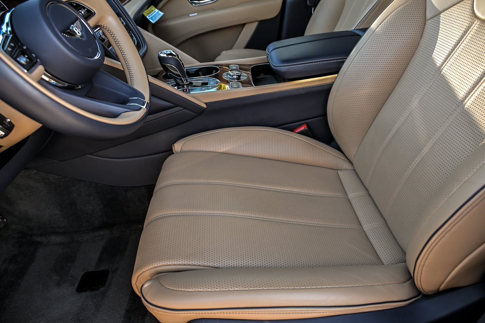 Certified 2023 Bentley Bentayga Extended Wheelbase AWD/4WD image 29