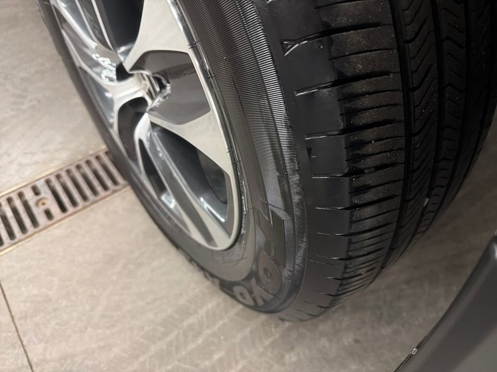 Certified 2021 Toyota Highlander XLE image 32