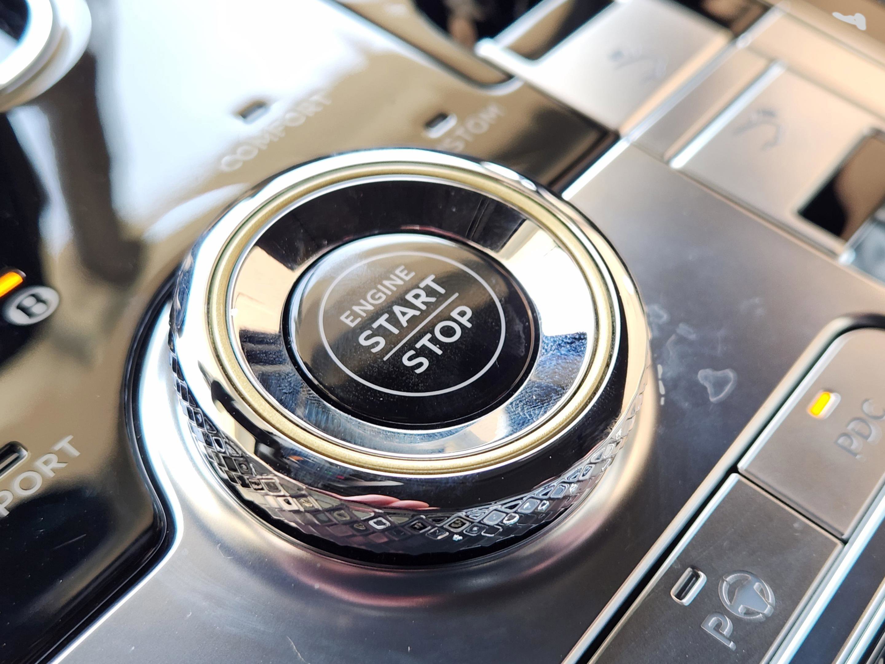 Used 2024 Bentley Continental GT image 32
