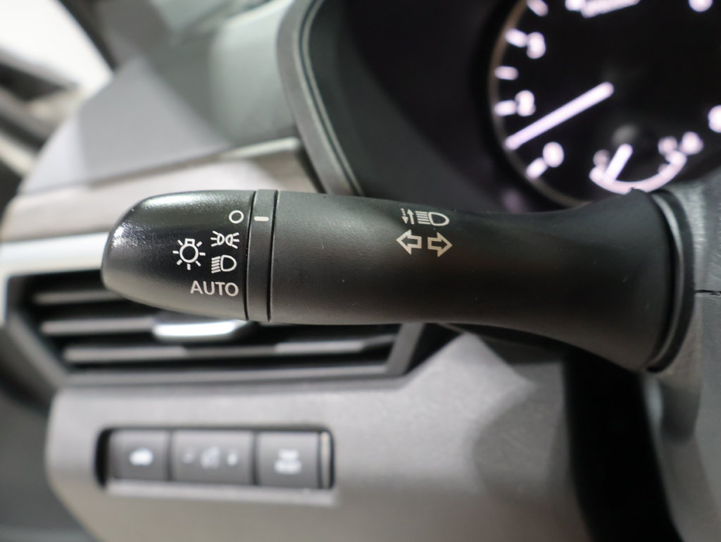 Used 2025 Nissan Altima 2.5 SV FWD image 35