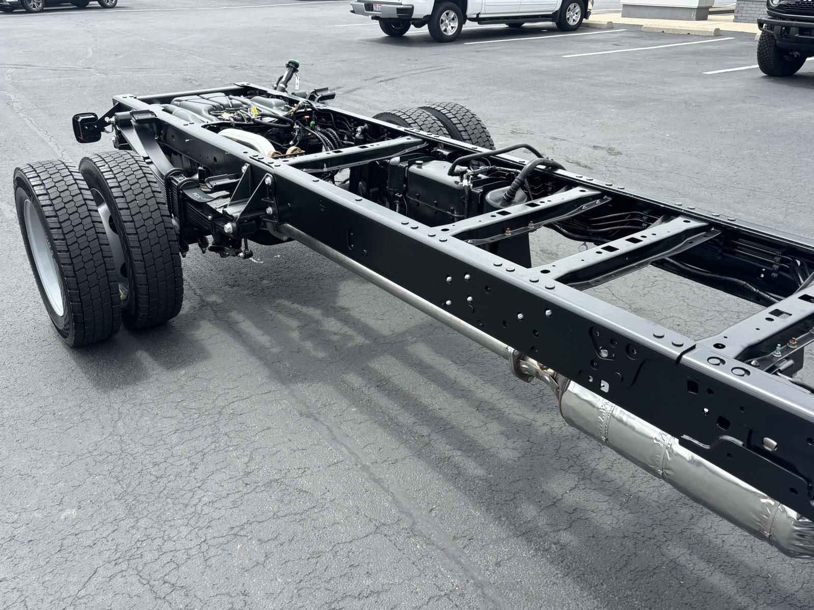 New 2025 Ford F550 4x4 Regular Cab Super Duty image 32