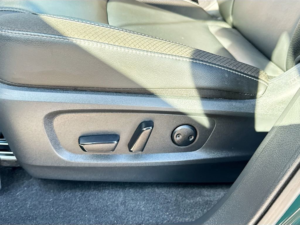 Used 2024 Nissan Pathfinder SL w/ Cargo Package image 18