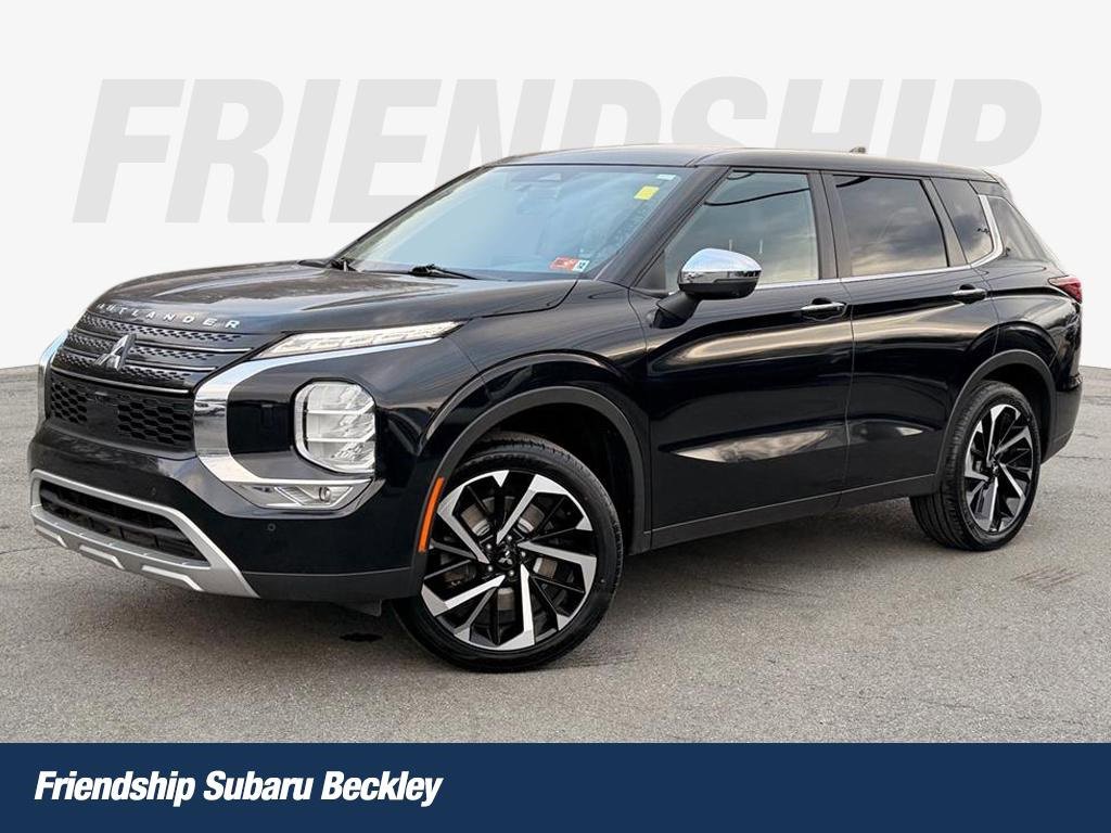 Used 2023 Mitsubishi Outlander SE image 1
