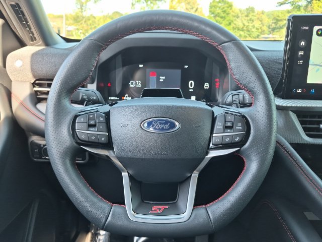 Used 2025 Ford Explorer ST AWD/4WD image 31