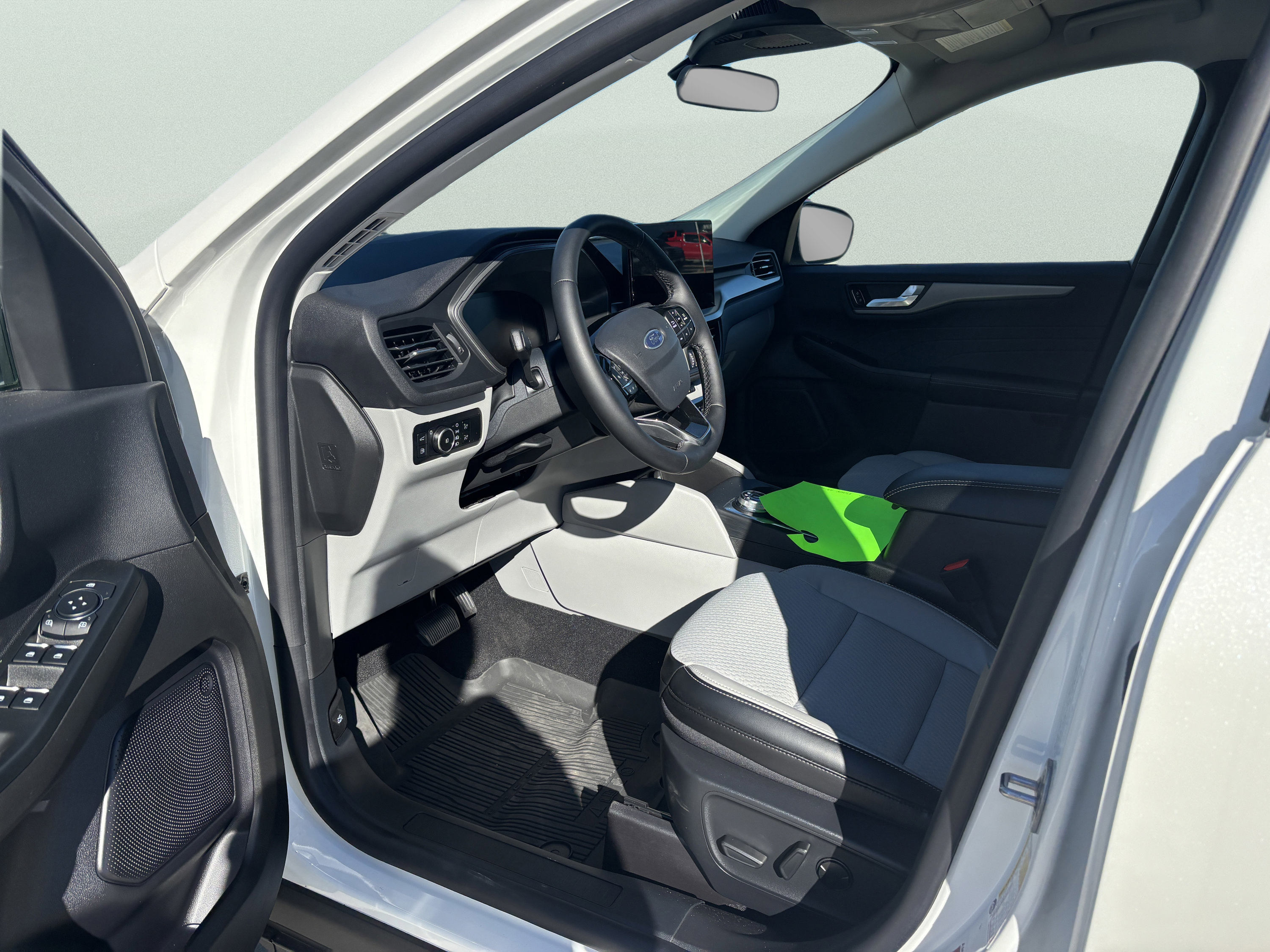 Used 2024 Ford Escape SE FWD image 29