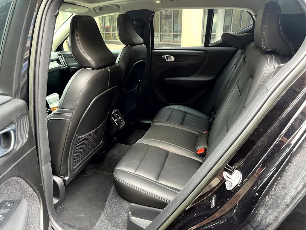 Used 2023 Volvo XC40 B5 Plus w/ Climate Package image 9