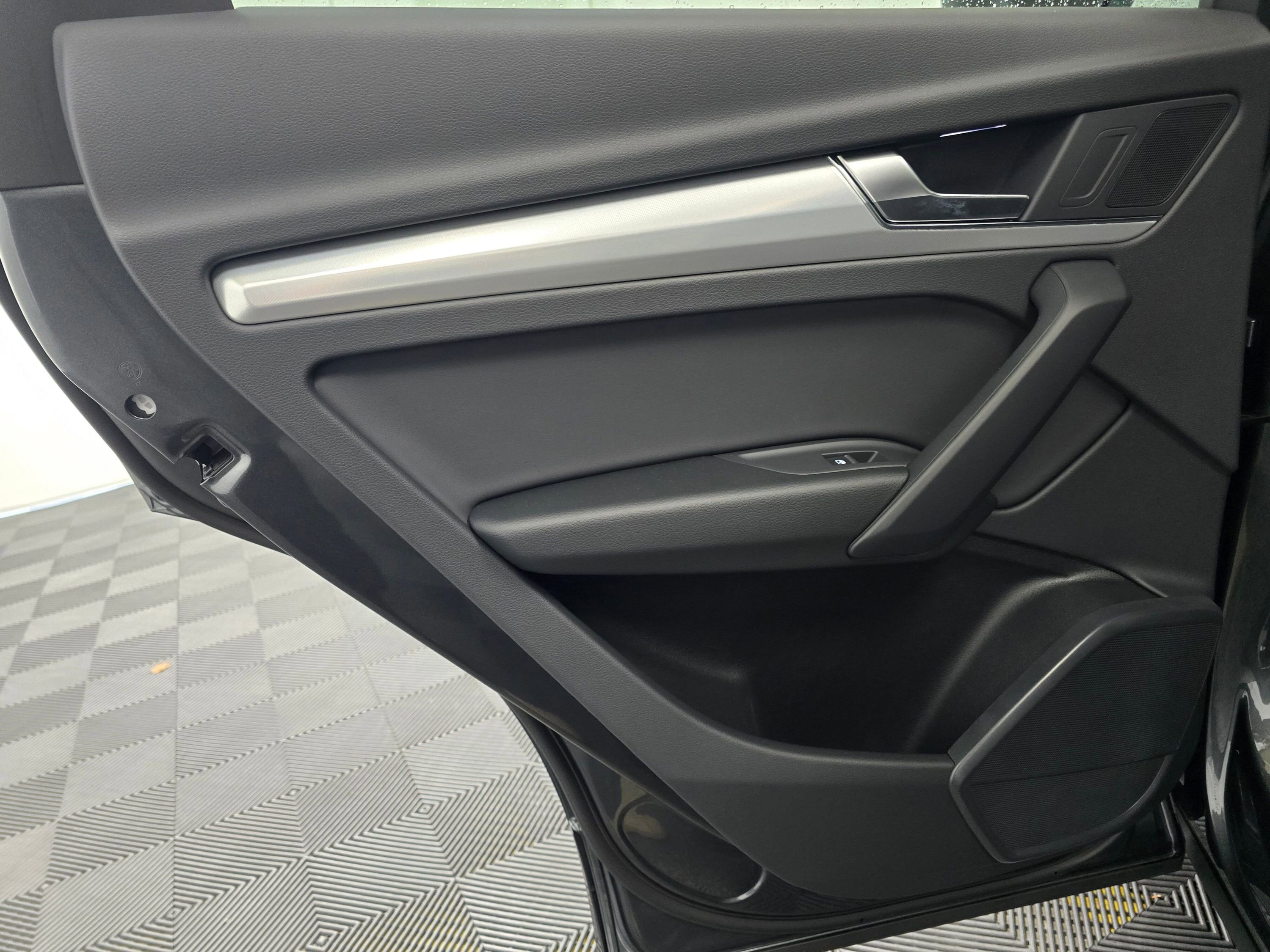 Certified 2025 Audi Q5 2.0T Premium w/ Convenience Plus Package image 20