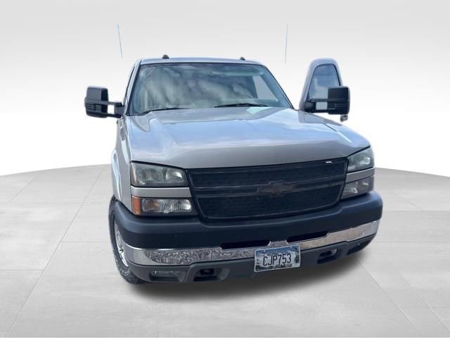 Used 2005 Chevrolet Silverado 2500 LT w/ Heavy-Duty Power Package AWD/4WD image 5