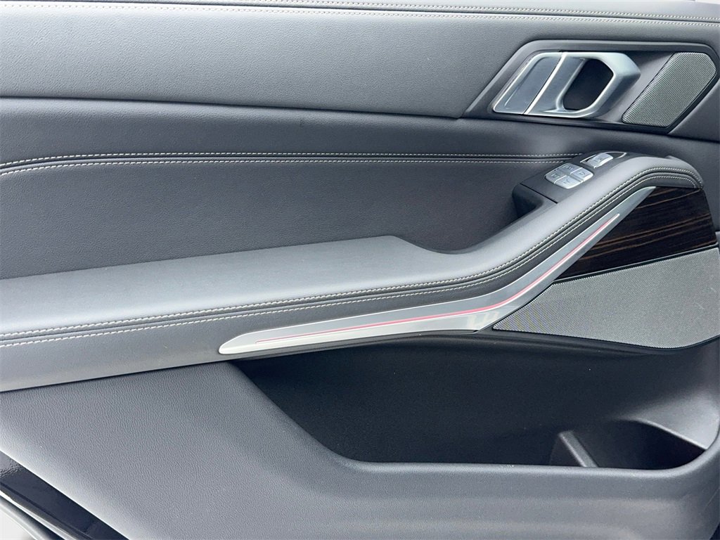 Used 2024 BMW X7 xDrive40i image 44