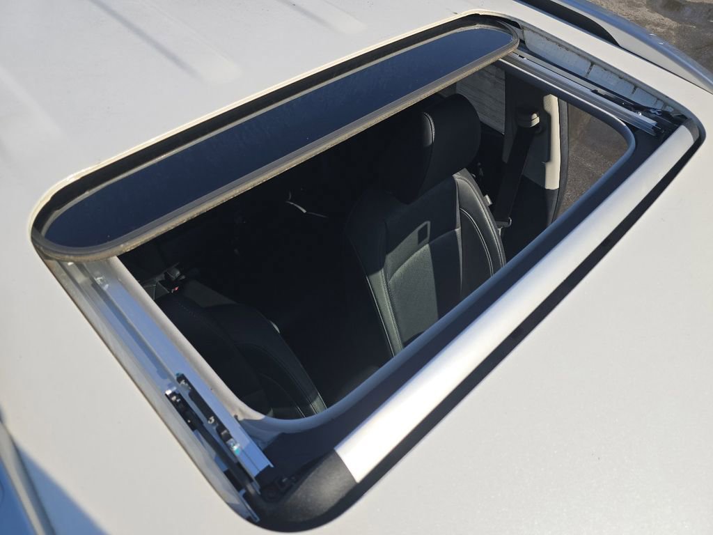 Used 2021 Kia Seltos SX w/ SX Sunroof Package image 3