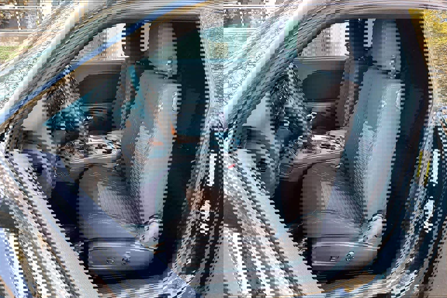 Used 2023 Dodge Challenger SXT image 6