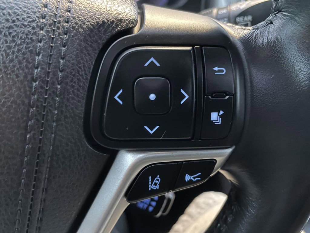 Used 2017 Toyota Highlander XLE image 36