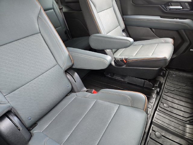 Used 2025 GMC Yukon AT4 w/ AT4 Premium Package AWD/4WD image 32