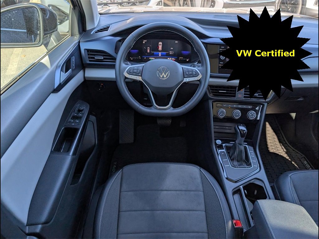 Certified 2023 Volkswagen Taos SE w/ Panoramic Sunroof Package image 9