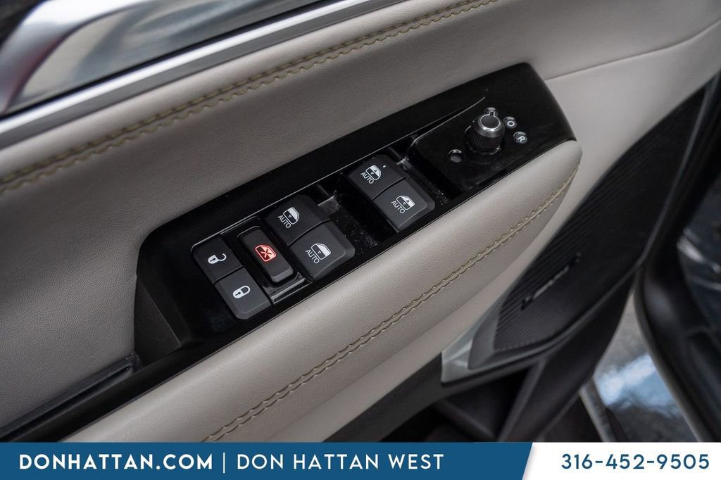 Used 2023 Jeep Wagoneer Series III w/ Preferred Equipment Group AWD/4WD image 17