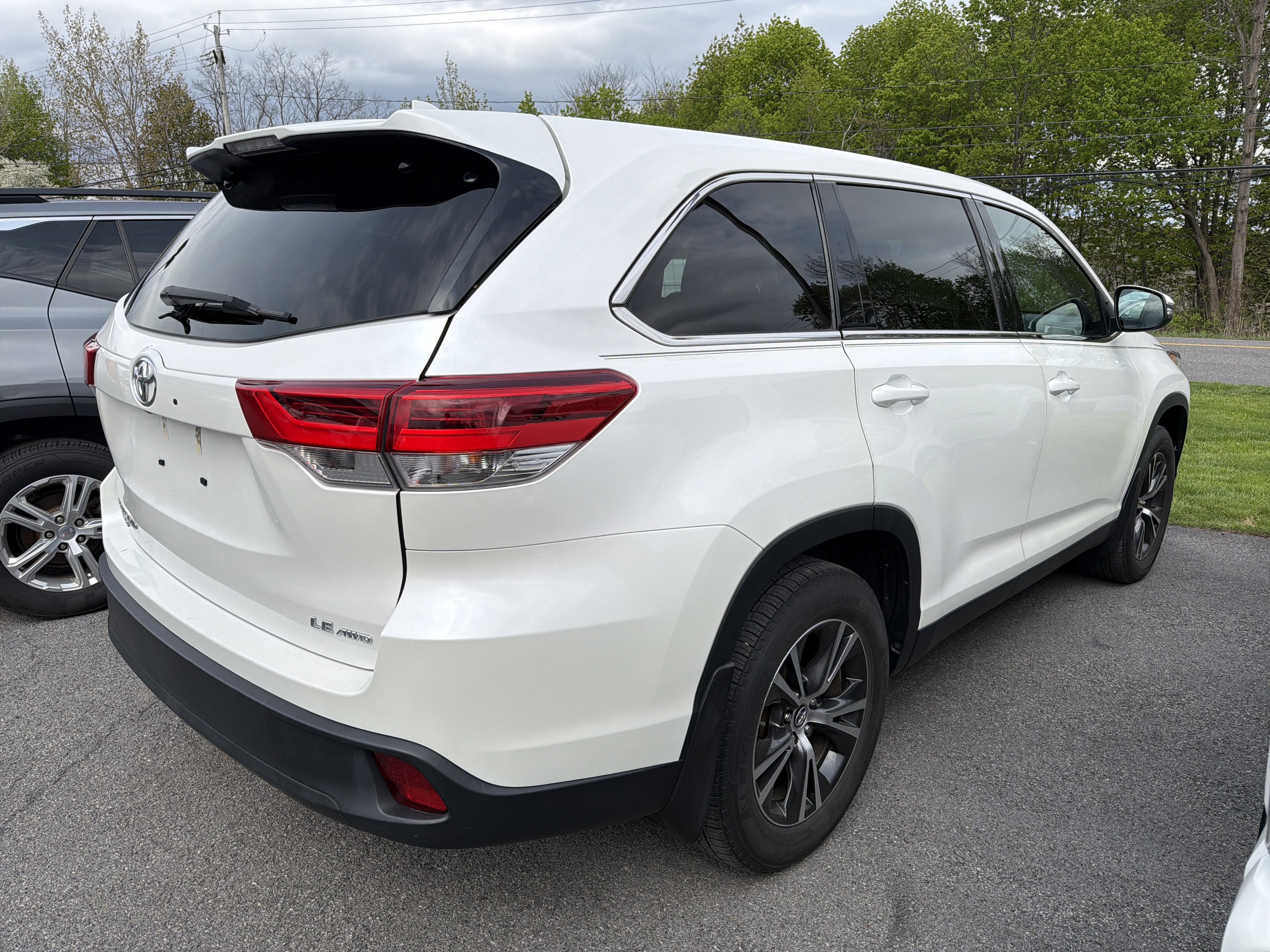 Used 2019 Toyota Highlander Plus AWD/4WD image 7