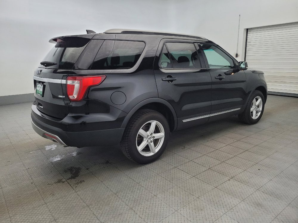 Used 2017 Ford Explorer XLT image 10