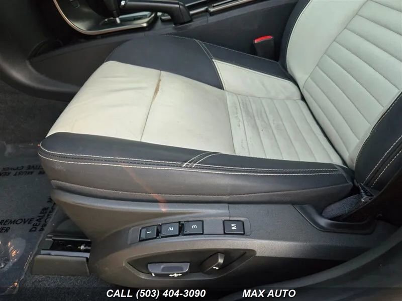 Used 2011 Volvo V50 T5 R-Design image 13