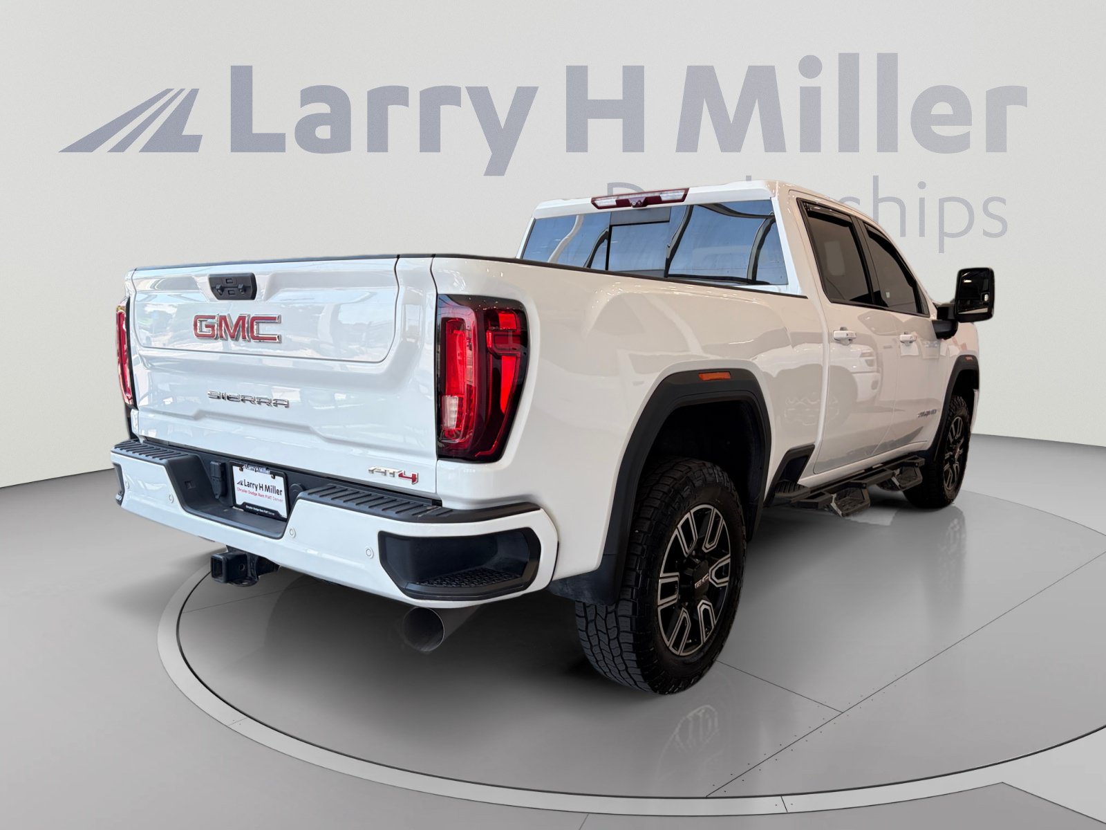Used 2022 GMC Sierra 2500 AT4 w/ AT4 Premium Plus Package AWD/4WD image 5