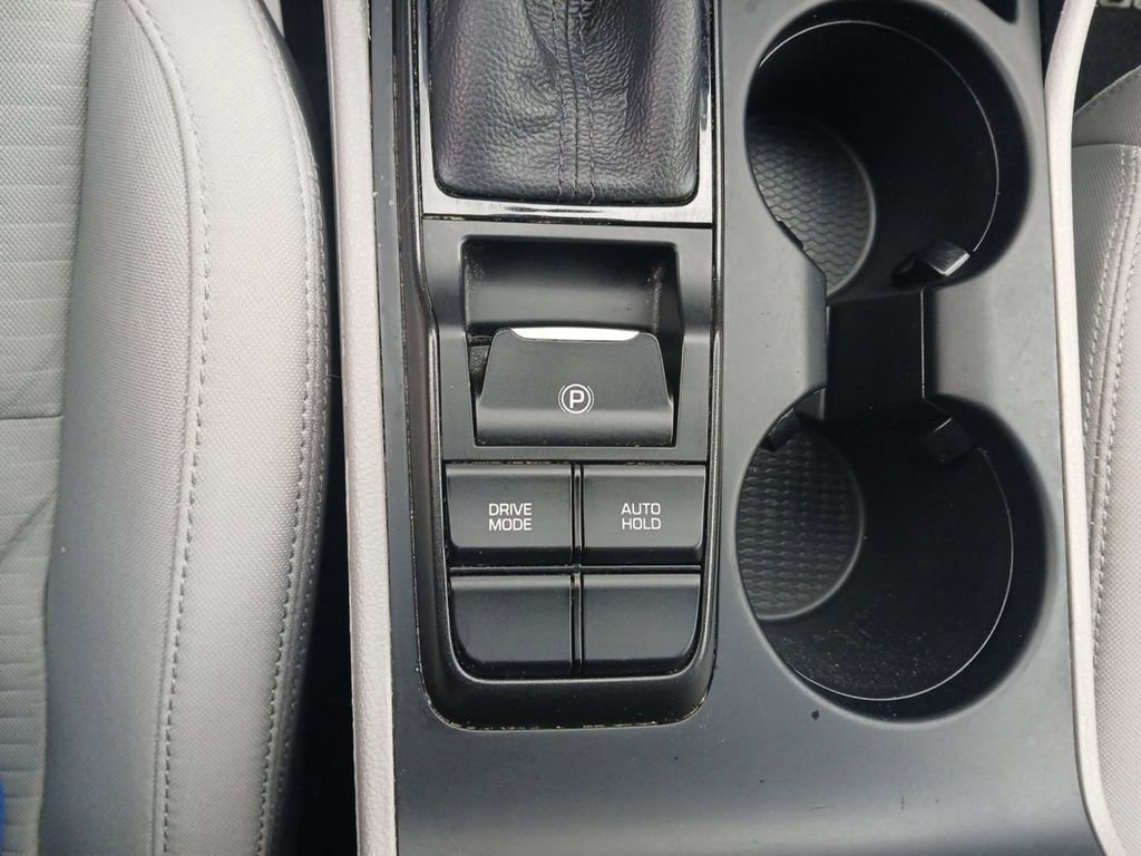 Used 2020 Hyundai Tucson Value FWD image 16