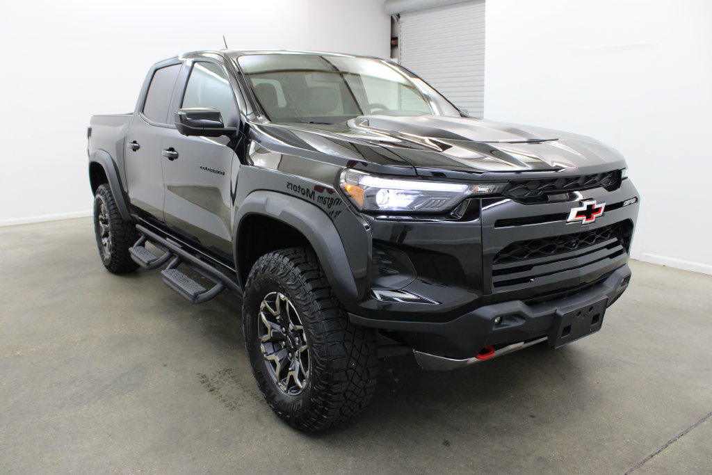 Used 2025 Chevrolet Colorado ZR2 w/ Technology Package AWD/4WD image 6