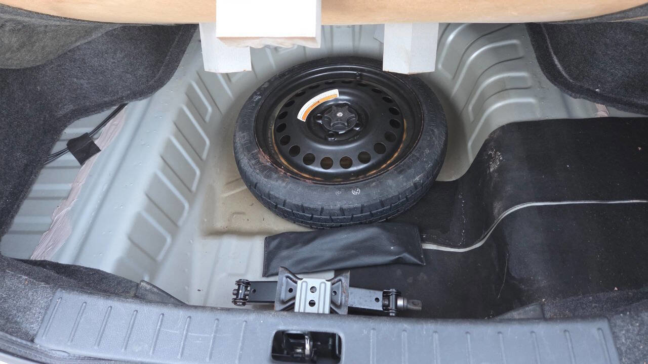 Used 2013 Nissan Versa SV image 37