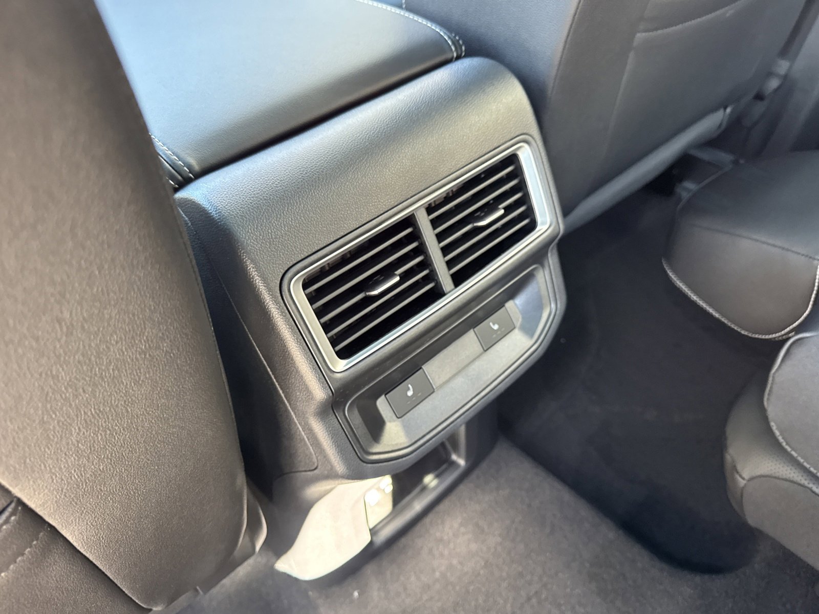 New 2026 Volkswagen Atlas Cross Sport SEL R-Line image 22