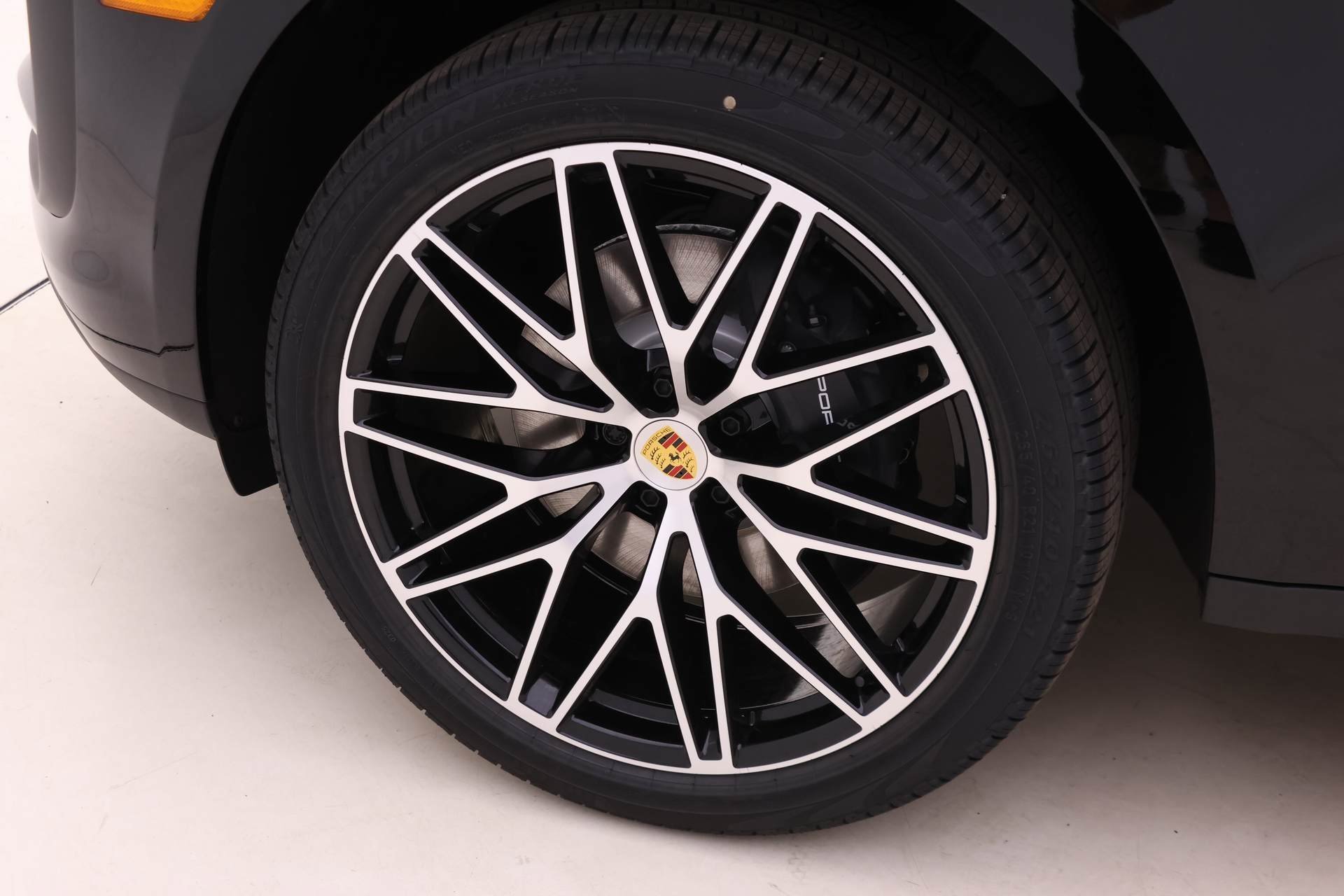 Used 2025 Porsche Macan image 23