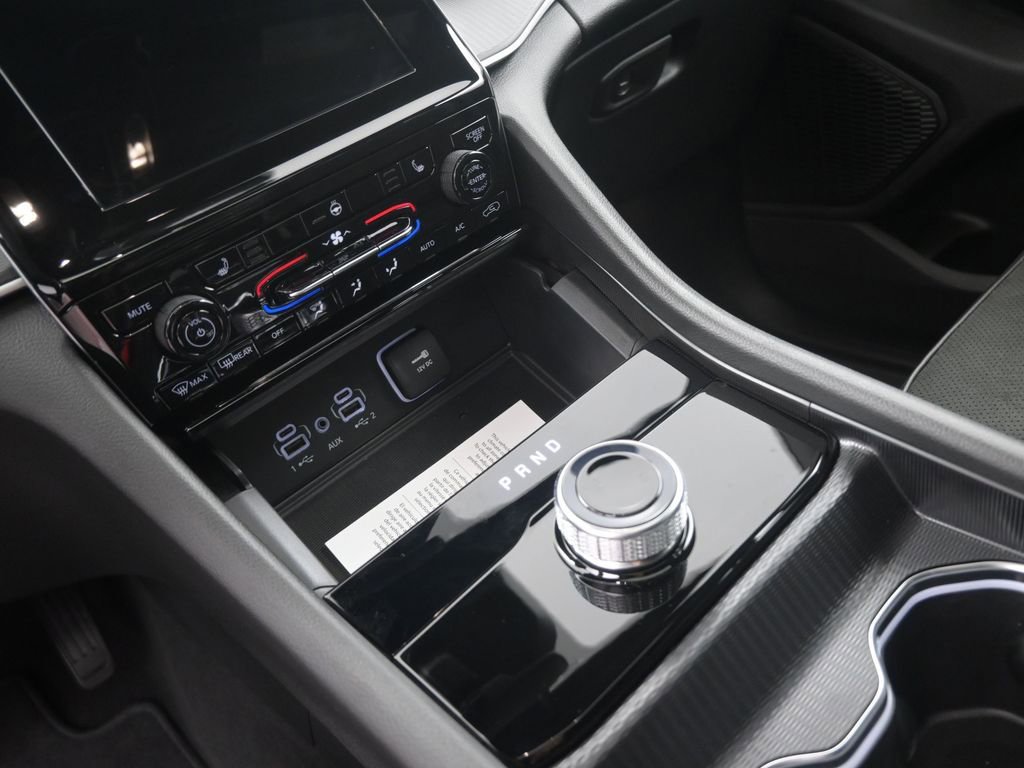 New 2025 Jeep Grand Cherokee L Altitude image 9