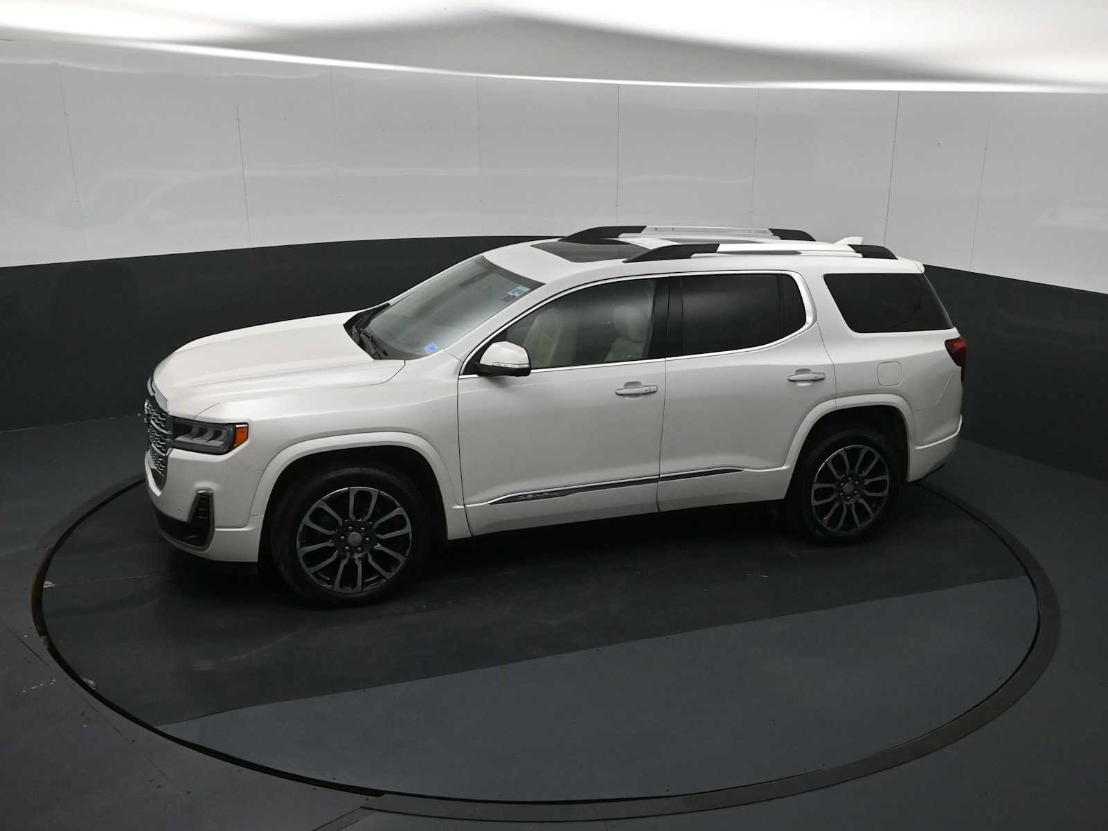 Used 2020 GMC Acadia Denali w/ Technology Package AWD/4WD image 13