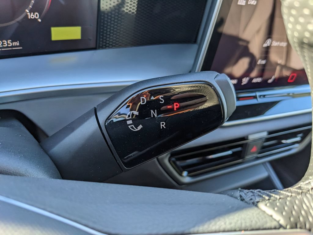 New 2026 Volkswagen Tiguan SE R-Line FWD image 28