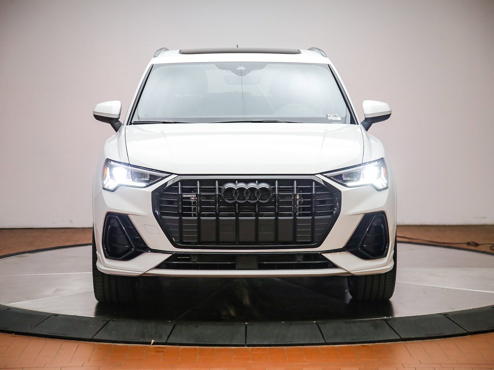 Certified 2025 Audi Q3 2.0T Premium w/ Convenience Package AWD/4WD image 7