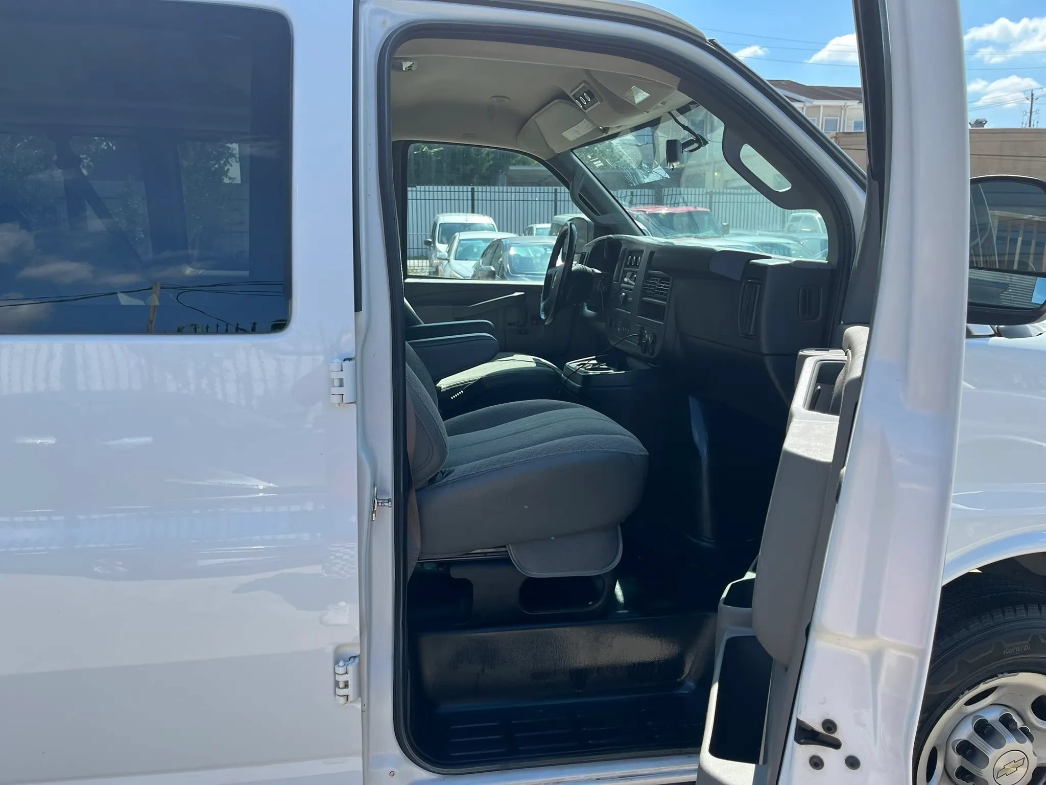 Used 2020 Chevrolet Express 2500 LS w/ Driver Convenience Package RWD image 27