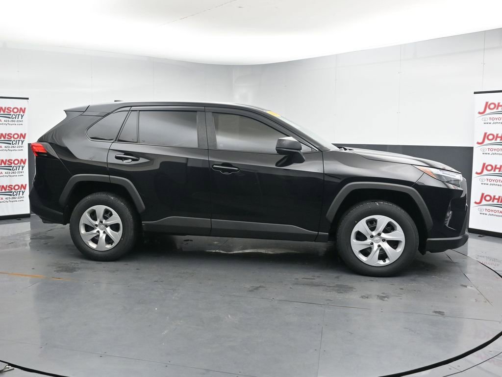 Used 2023 Toyota RAV4 LE FWD image 9