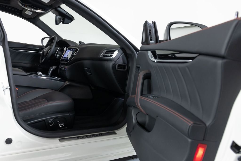 Used 2023 Maserati Ghibli Modena image 31