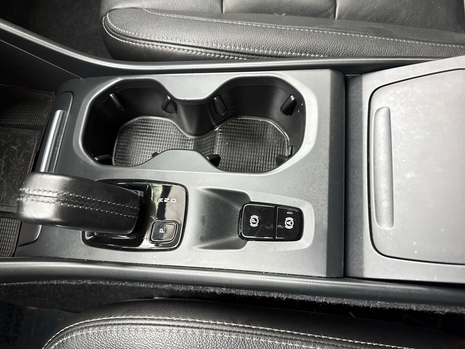 Used 2019 Volvo XC40 T5 Momentum image 21