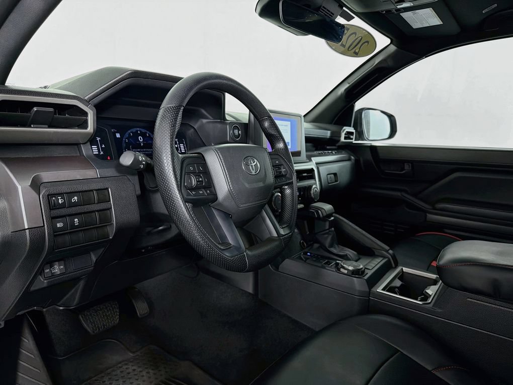 Used 2025 Toyota Tacoma SR5 AWD/4WD image 14