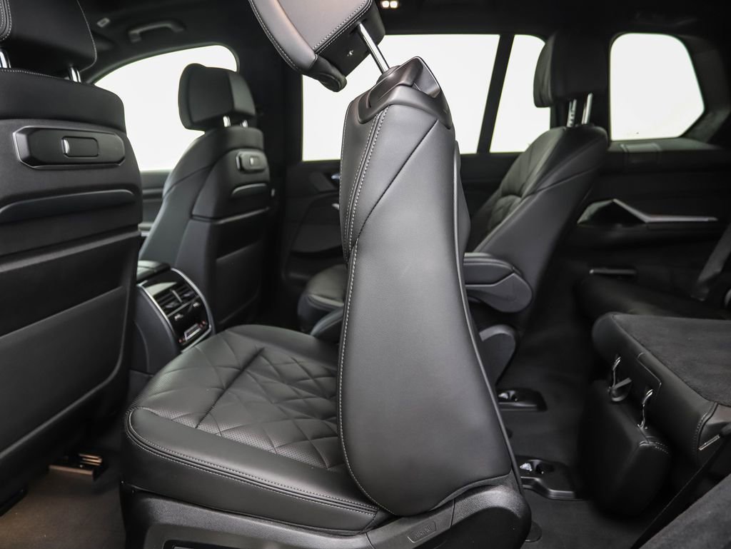 Used 2024 BMW X7 xDrive40i w/ Executive Package image 24