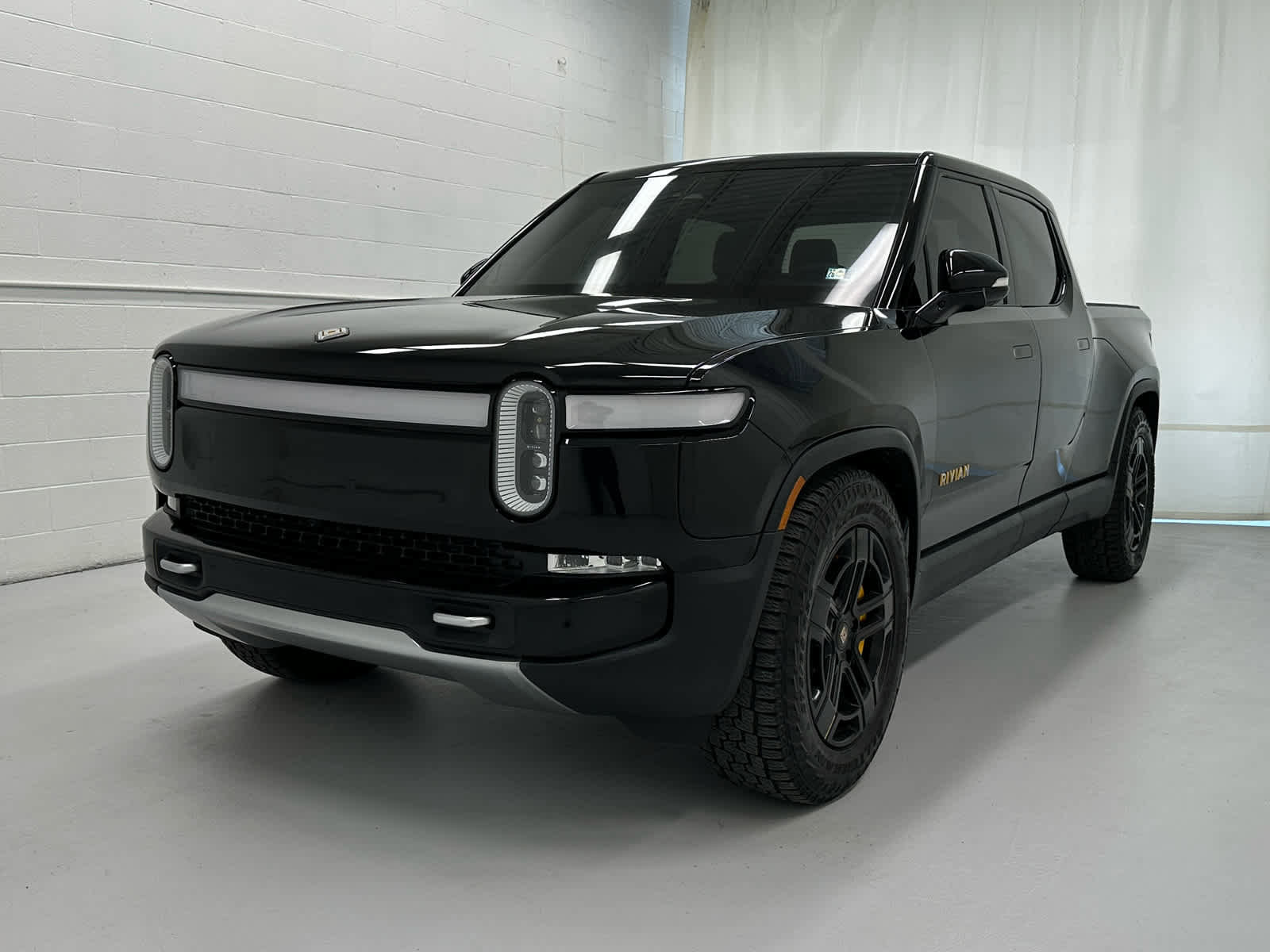Used 2022 Rivian R1T Adventure image 4