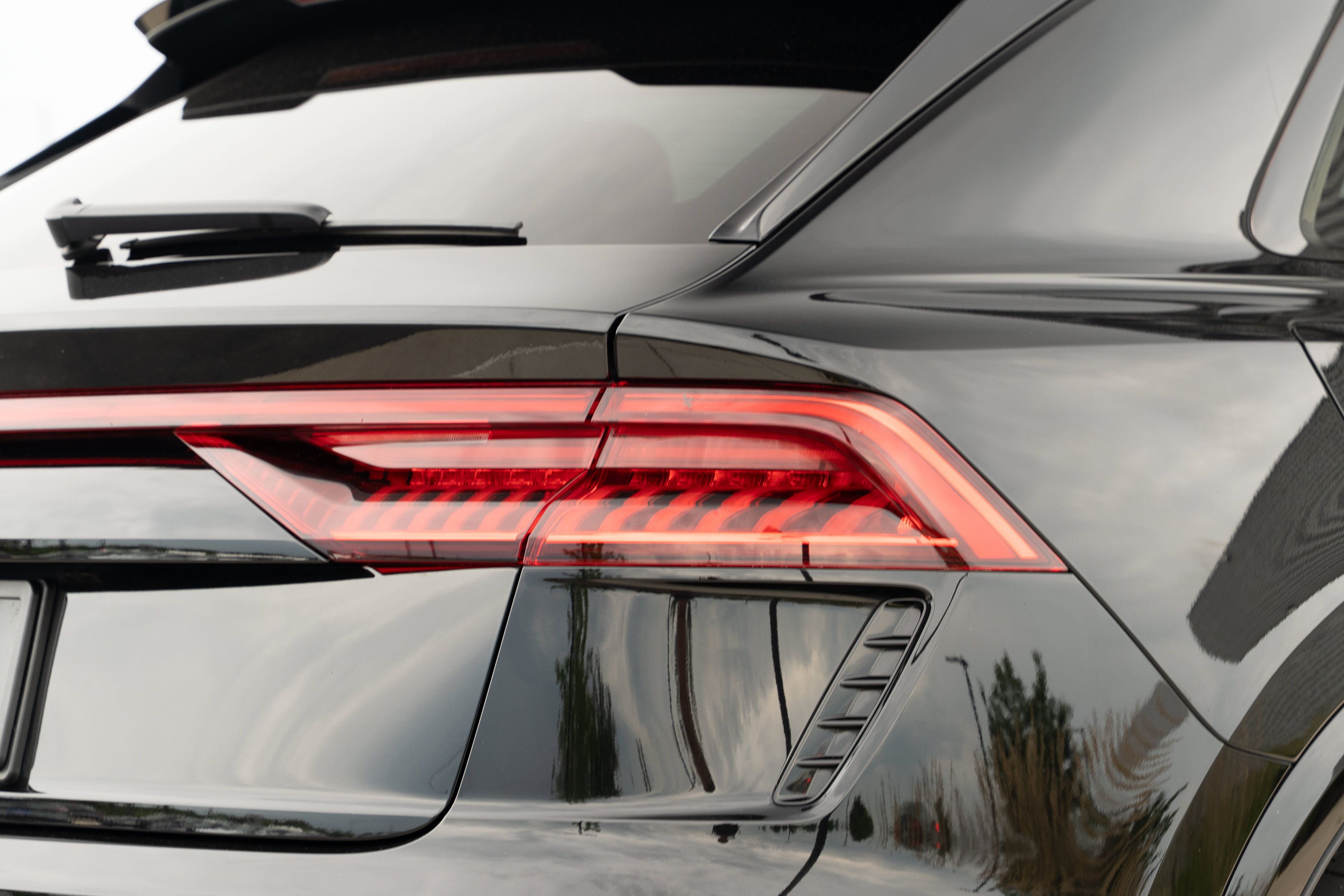 Certified 2024 Audi RS Q8 w/ Black Optic Package AWD/4WD image 38