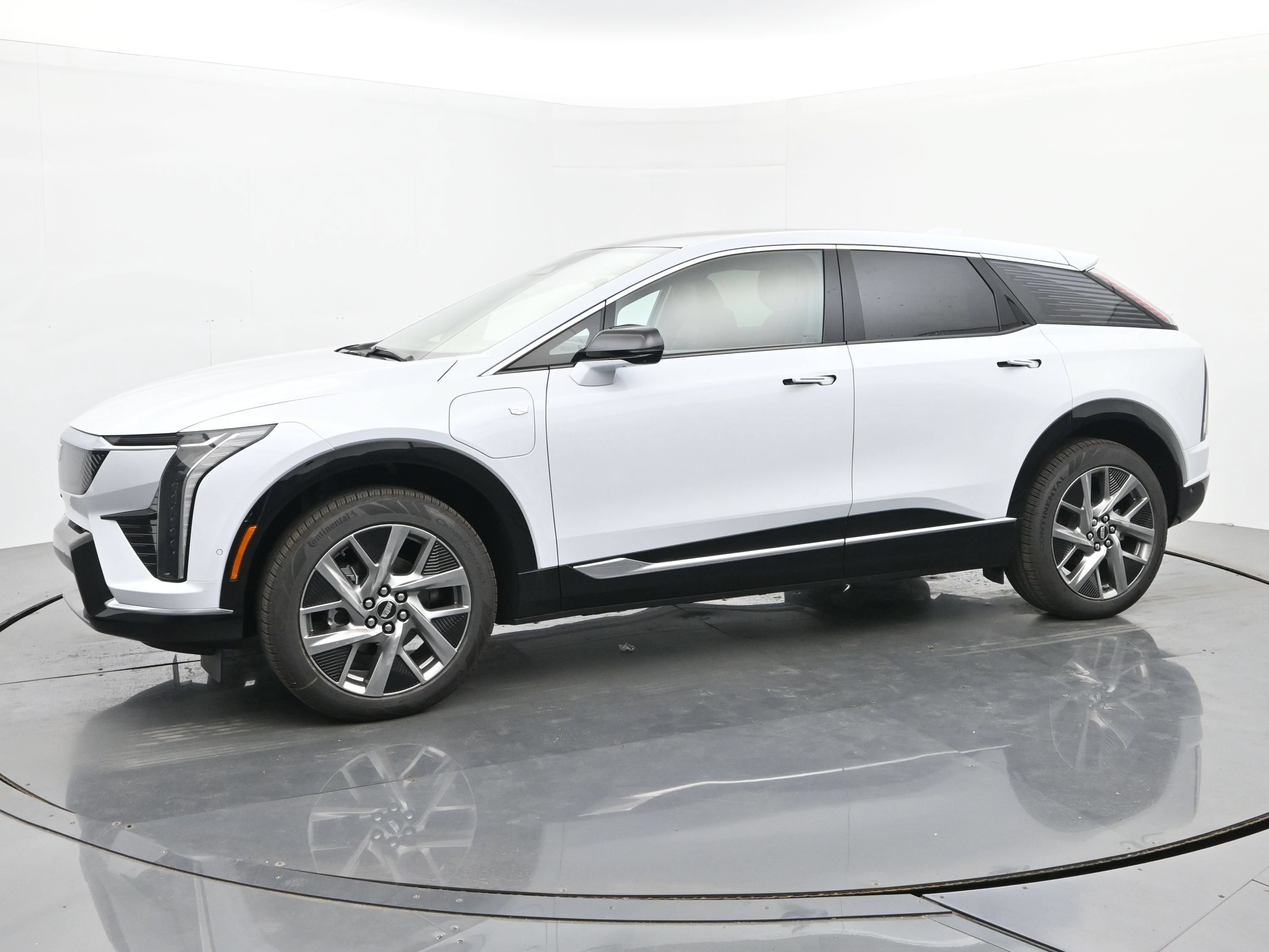 New 2026 Cadillac Optiq Luxury 1 w/ LPO, Floor Liner Package AWD/4WD image 2