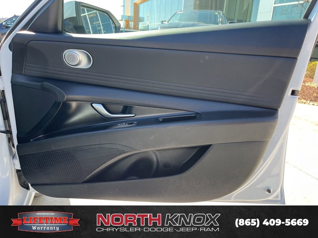 Used 2025 Hyundai Elantra SEL image 27