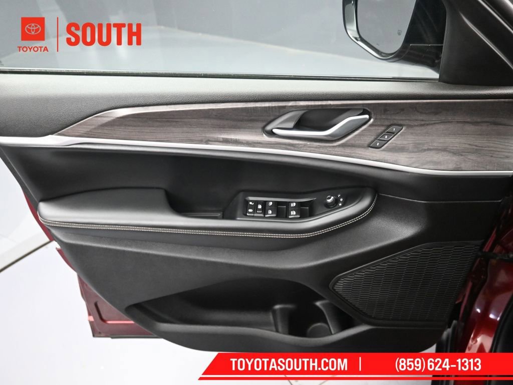 Used 2023 Jeep Grand Cherokee L Limited image 22