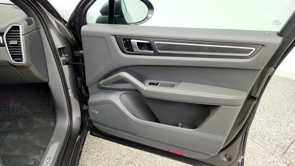 Used 2019 Porsche Cayenne S w/ Premium Plus Package AWD/4WD image 26