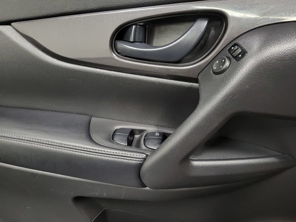 Used 2020 Nissan Rogue S AWD/4WD image 26